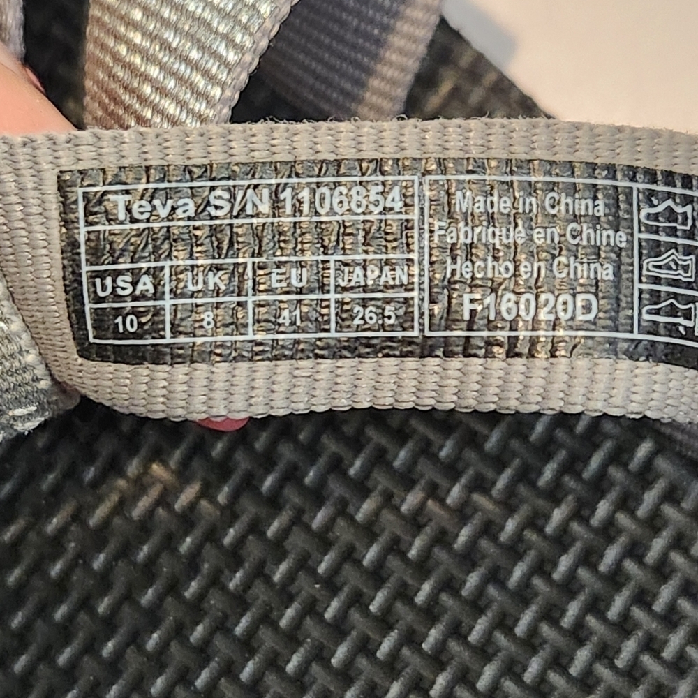 EUC SILVER TEVA DORADO SANDALS SZ 10 - Picture 10 of 10